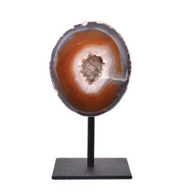 Γεώδες φυσικής πέτρας Αχάτη με Κρύσταλλα Χαλαζία ενσωματωμένο σε μαύρη, μεταλλική βάση. Το προϊόν έχει ύψος 14cm. Αγοράστε online shop.