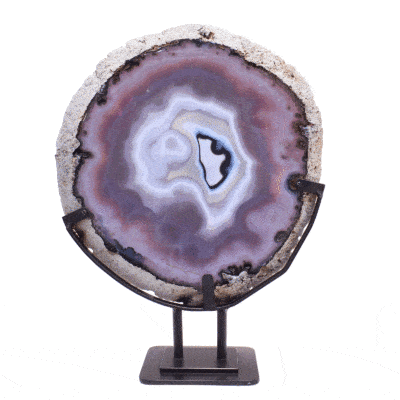 Polished slice of natural chalcedony gemstone with crystal quartz, placed on a black metallic base. The product has a height of 48cm. 