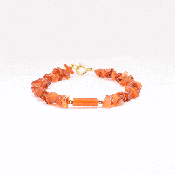 Handmade bracelet with natural carnelian in different shapes and spherical shaped pyrite gemstones. The bracelet has a gold plated sterling silver clasp. Buy online shop.