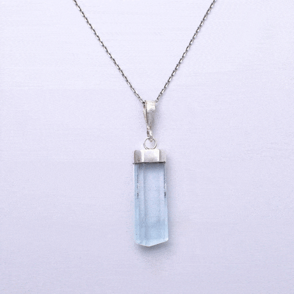 Handmade pendant made of natural aquamarine gemstone and sterling silver, threaded on a silver chain. Buy online shop.