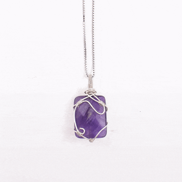 Handmade wiring setting pendant made of natural, parallelogram shaped amethyst gemstone and sterling silver. The pendant is threaded on a sterling silver chain. Buy online shop.