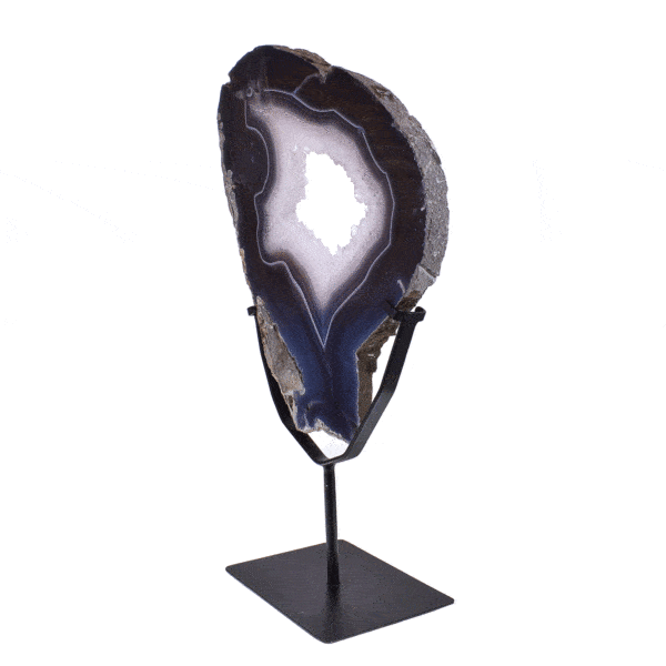 Slice of natural agate gemstone with crystal quartz and one polished side, placed on a black metallic base. The slice of agate with the base has a height of 55cm. Buy online shop.