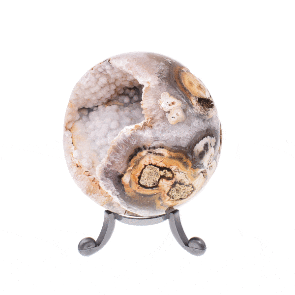 Sphere made of natural agate gemstone with crystal quartz and a diameter of 7cm. The sphere comes with a grey plexiglass base. Buy online shop.