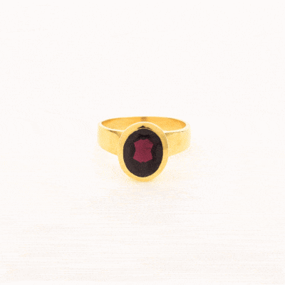 Handmade ring made of natural, faceted garnet gemstone in an oval shape and gold plated sterling silver. Buy online shop.